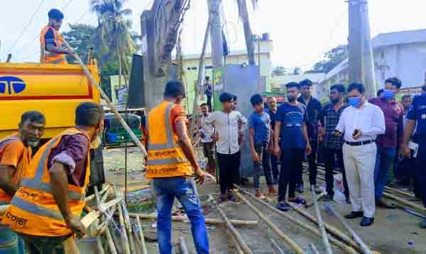 দেবীদ্বার মহাসড়কের পাশে গড়ে উঠা অবৈধ স্থাপনা উচ্ছেদ