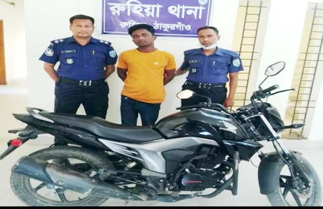 ঠাকুরগাঁওয়ে চোরাই মোটরসাইকেলসহ আটক ১