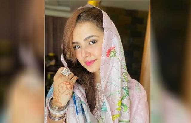 ফ্ল্যাট থেকে কলেজছাত্রীর লাশ উদ্ধার