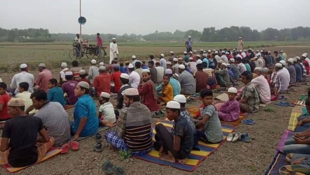 শৈলকুপায় বৃষ্টির জন্য গ্রামবাসির নামাজ আদায়