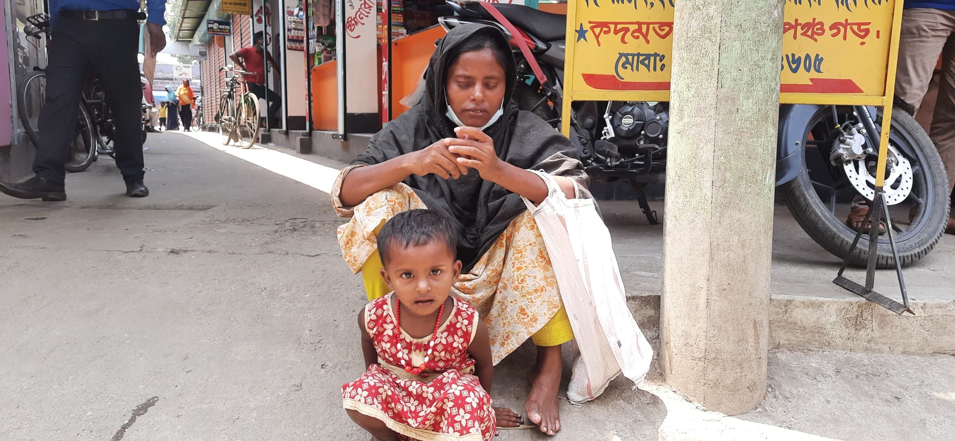 হাতে জাল টাকার নোট ধরিয়ে দিয়ে অন্ধ ভিক্ষুকের টাকা নিয়ে উধাও