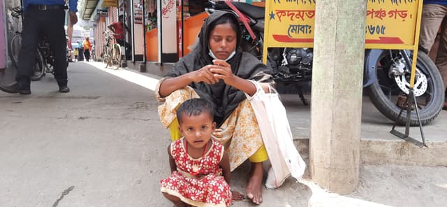 হাতে জাল টাকার নোট ধরিয়ে দিয়ে অন্ধ ভিক্ষুকের টাকা নিয়ে উধাও