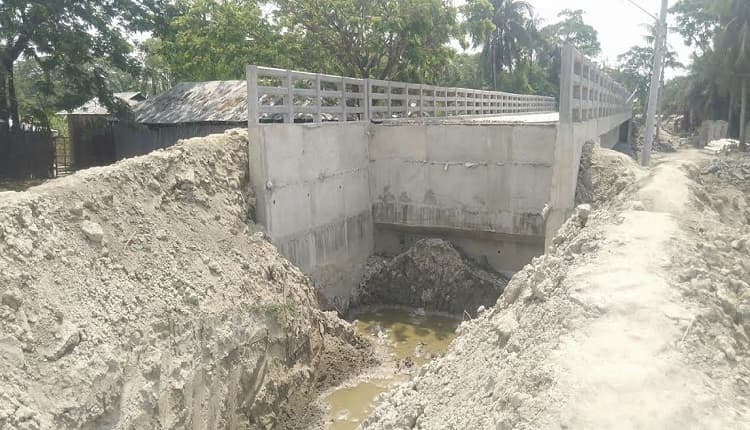 সেতু আছে সড়ক নেই