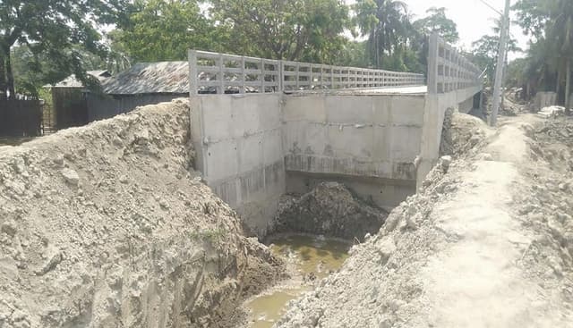 সেতু আছে সড়ক নেই