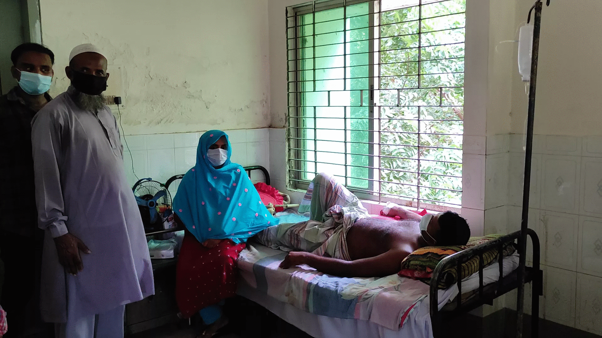 হিলিতে ঘুমন্ত যুবকের শরীরে এসিড নিক্ষেপ