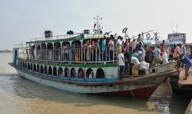বৈরী আবহাওয়ায় লঞ্চ চলাচল বন্ধ দৌলতদিয়া-পাটুরিয়ায়