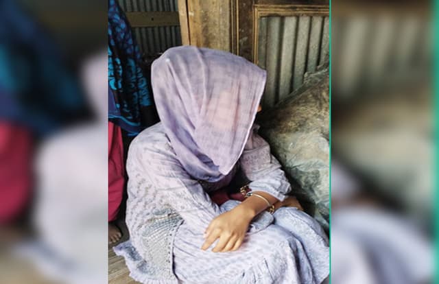 বিয়ের দাবিতে প্রেমিকের বাড়িতে অনশনে অন্তঃস্বত্ত্বা তরুণী