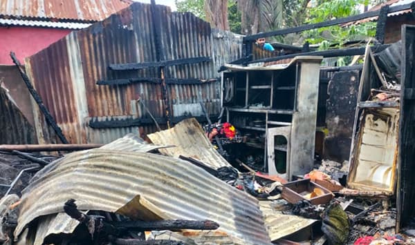 বরিশালে অগ্নিকাণ্ডে বসতঘর পুড়ে ছাঁই