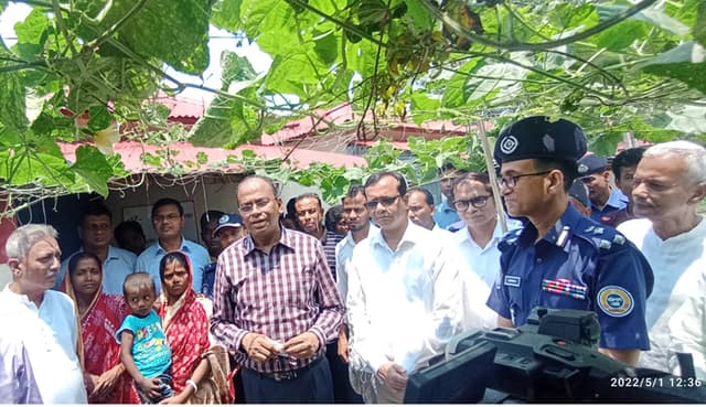নেছারাবাদে মুজিববর্ষের ঘর পরিদর্শনে সিনিয়র সচিব