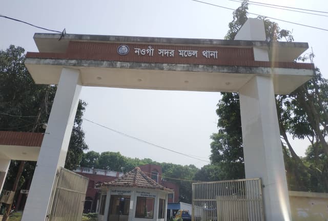 নওগাঁয় বিলের মধ্যে কৃষকের গলাকাটা লাশ