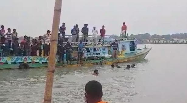 বাল্কহেড ও স্পিড বোটের সংঘর্ষে ২৫ জনের লাশ উদ্ধার
