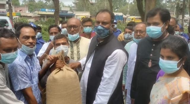 ভূঞাপুরে সাইকেল ও খাদ্য সামগ্রী বিতরণ
