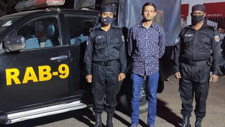 অস্ত্র গুলি মাদকসহ যুবলীগ নেতা গ্রেফতার