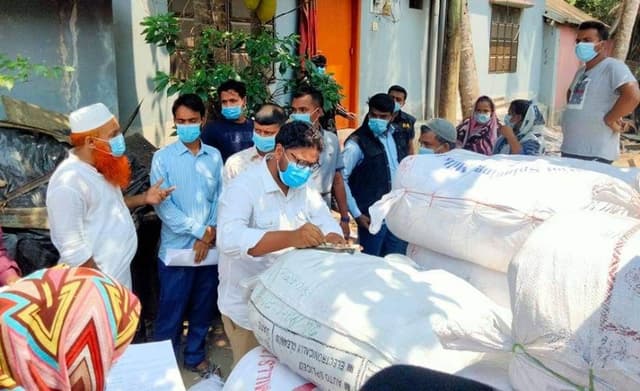 ১৫ শ' মন নিষিদ্ধ পলিথিন জব্দ, তিন ব্যবসায়ীকে জরিমানা!