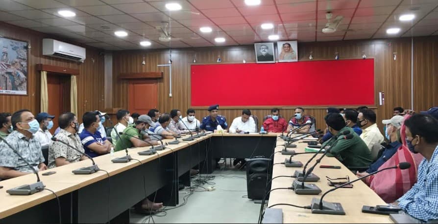 দৌলতদিয়া ঘাটে ট্রাক পারাপারে অতিরিক্ত টাকা নেয়ার অভিযোগ
