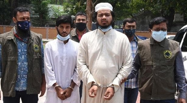 সংসদ ভবনে ‘তলোয়ার নিয়ে’ হামলা, গ্রেপ্তার ২