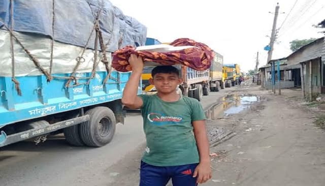 ঈদের জামা কিনতে  হকারি করি