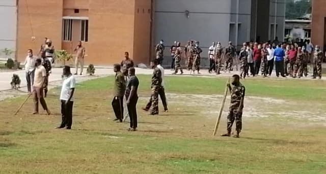 আনসার সদস্য ও স্থানীয়দের মাঝে হামলা পাল্টা হামলায় আহত ১৪