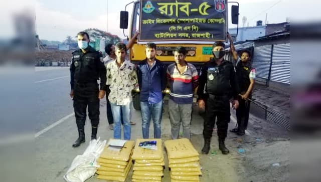 নওগাঁয় ধানের বস্তায় ৪০ কেজি গাঁজা; আটক ৩