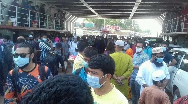 পাটুরিয়া-দৌলতদিয়ায় বাড়ি ফেরা মানুষের ঢল