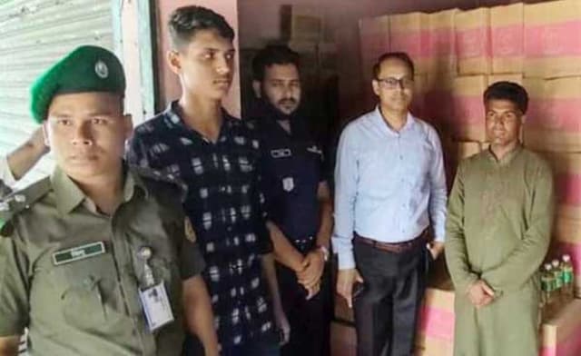 এক ব্যবসায়ীর গুদামে ৫৭ হাজার লিটার সয়াবিন তেল!