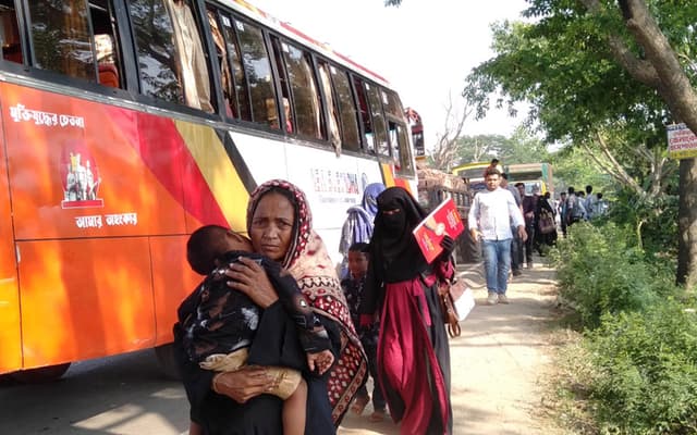 কুমিল্লা-সিলেট মহাসড়কে পাথর বোঝাই ট্রাক বিকল; ৩ কি:মি: যানজট