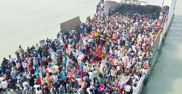 আজও  শিমুলিয়াঘাট থেকে ছাড়ল ফেরি