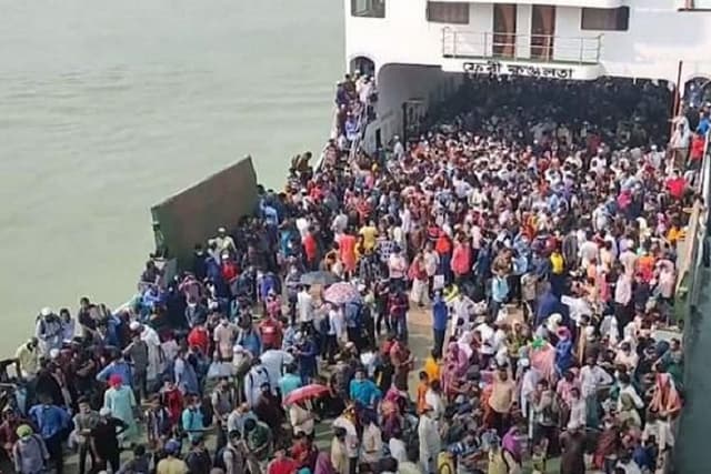 শিমুলিয়া-পাটুরিয়ায় ছেড়েছে একাধিক ফেরি