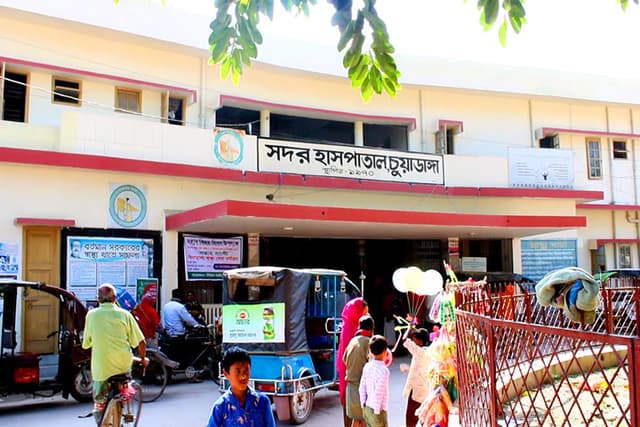 হাসপাতাল থেকে অক্সিজেন সিলিন্ডার গায়েব!