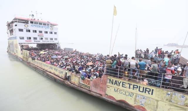 ঘরমুখো মানুষের ঢল ঠেকাতে ফেরিঘাটে বিজিবি মোতায়েন