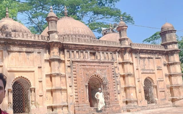 কালকিনির সিমান্ত এলাকার ১৬শ শতাদ্বীর মসজিদ!