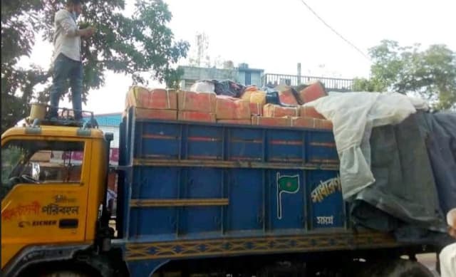 হিলি স্থলবন্দরে ভারতীয় ফেব্রিক্স জব্দ