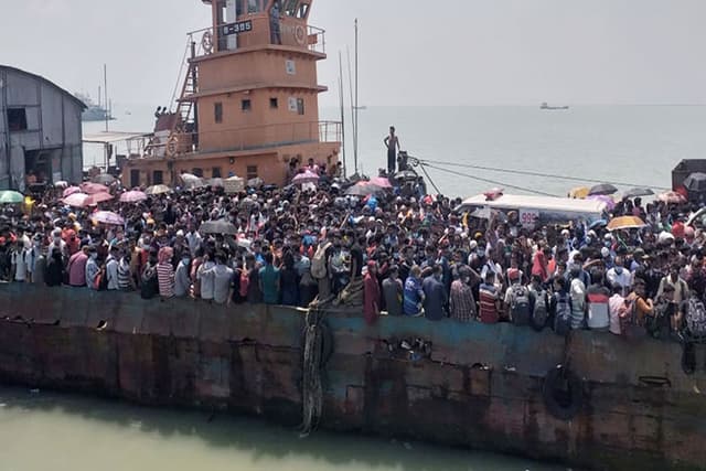 ৩ হাজার যাত্রী নিয়ে শিমুলিয়া ছাড়লো ফেরি!