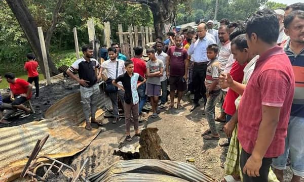 শাহবাজপুরে দ্বিতীয় গেইট মার্কেটে আগুন