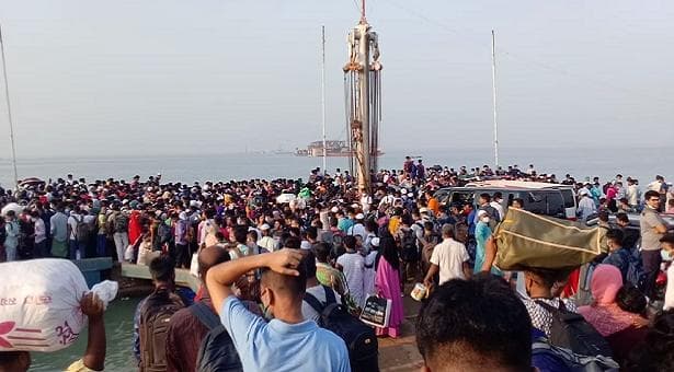 ঘরমুখো মানুষের জনসমুদ্র শিমুলিয়ায়