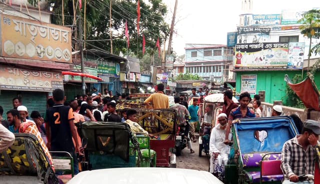 সরাইল অন্নদা মোড়ে দিনভর যানজট!