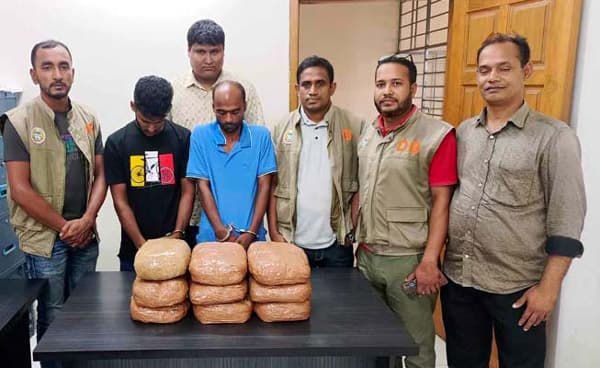 গৌরনদীতে গাঁজাসহ দুই মাদক কারবারি গ্রেপ্তার