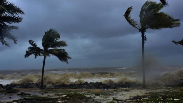১৬ জেলায় ঝড় ও বজ্রবৃষ্টির আভাস