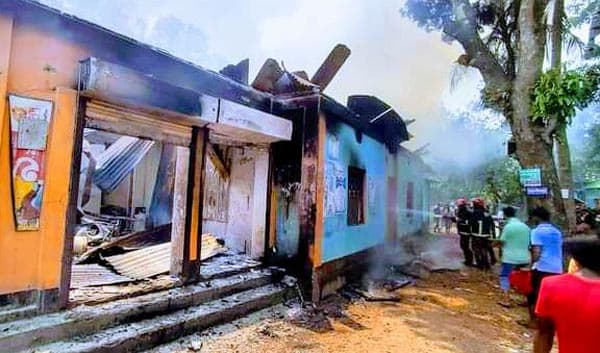 দেবীদ্বারে রান্নাঘরের আগুনে বাড়িঘর ও মার্কেট পুড়ে ছাঁই