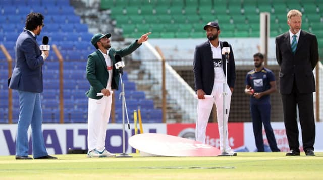চট্টগ্রাম টেস্ট শুরু: ফিল্ডিংয়ে বাংলাদেশ