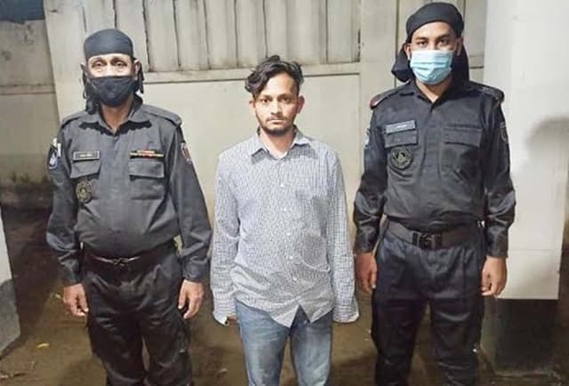 সাংবাদিক পরিচয়ে চাঁদাবাজি, র‌্যাবের খাঁচায় মেহেদী
