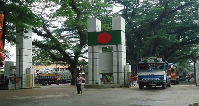 ৩ দিন পর সচল বেনাপোল বন্দর