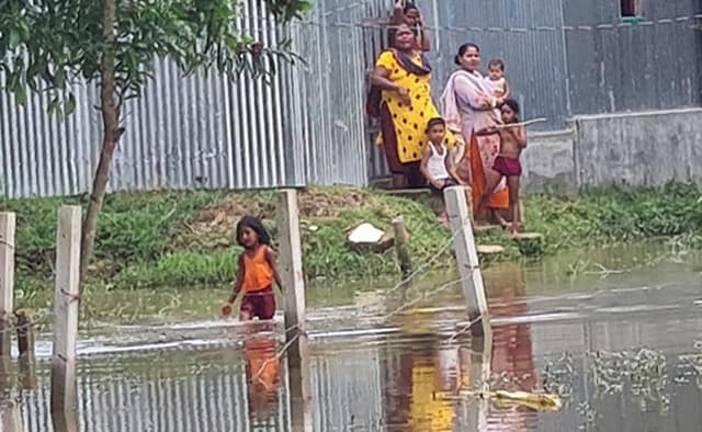 ব্রাহ্মণবাড়িয়ায় পানিবন্দি অর্ধশত পরিবার