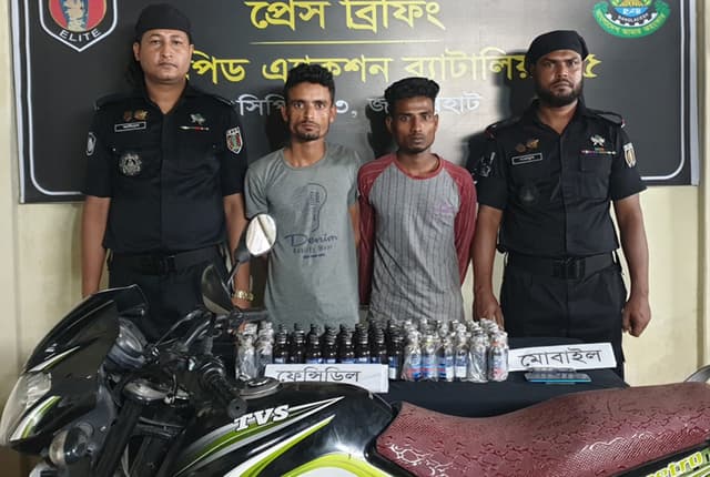 পাঁচবিবিতে র‌্যাবের হাতে ফেনসিডিলসহ ২ মাদক কারবারি আটক