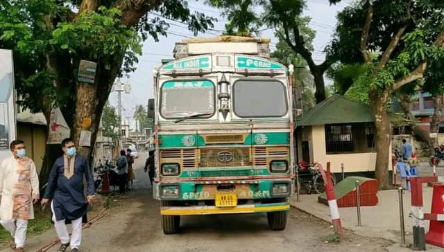 হিলি স্থলবন্দরে আবারও আমদানি রফতানি শুরু