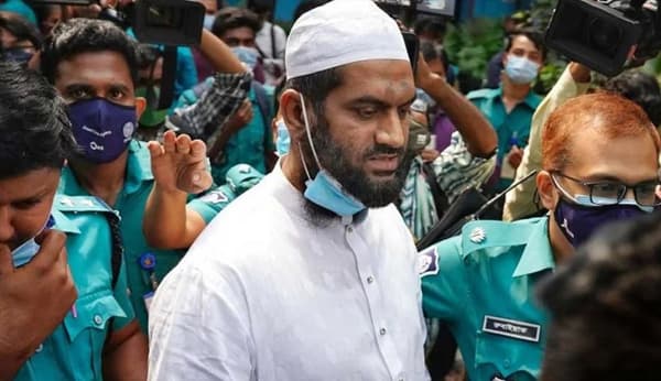 হেফাজত নেতা মামুনুল হক ডিবি কার্যালয়ে