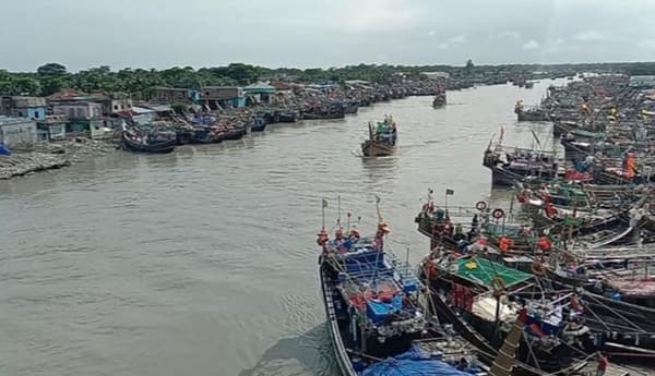 আজ মধ্যরাতে শুরু বঙ্গোপসাগরে মাছ ধরার ৬৫ দিনের নিষেধাজ্ঞা, দুশ্চিন্তায় জেলেরা