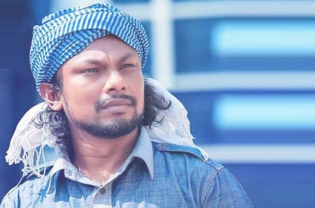 কণ্ঠ থেমে গেছে, স্ট্রোক করে শরীরও অকেজো!