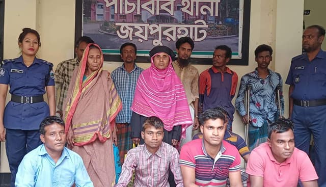 পাঁচবিবিতে ডিবি পুলিশ পরিচয়ে ৪ ছিনতাইকারীসহ আটক-২০
