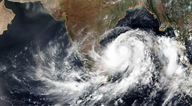 সাগরে লঘুচাপ, বন্দরে সতর্কসংকেত